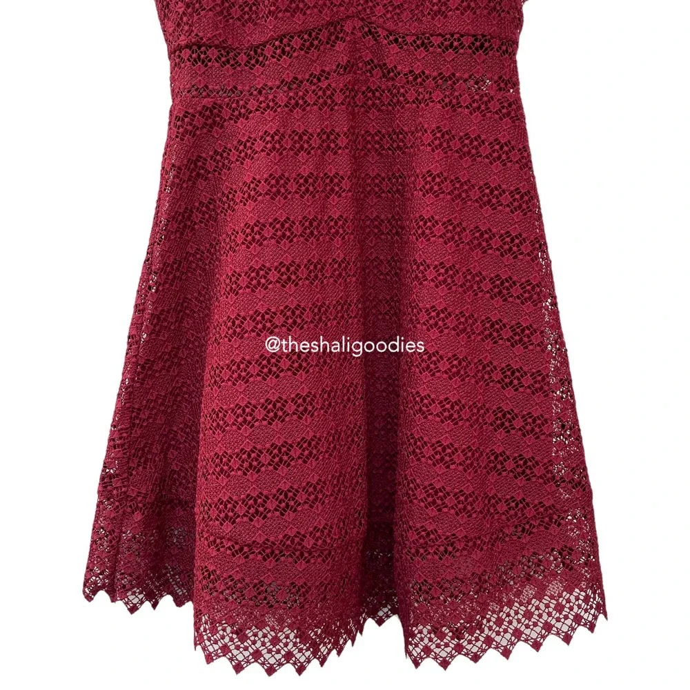 NEW SANDRO Lindsey Dress Red Lace V Neck Geometric - Picture 6 of 8